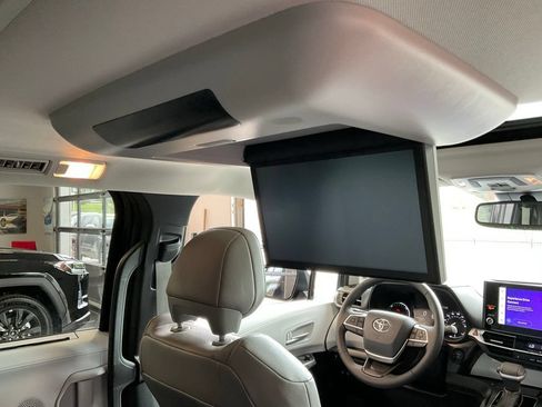 Certified 2025 Toyota Sienna XLE w/ XLE Plus Package AWD/4WD image 20