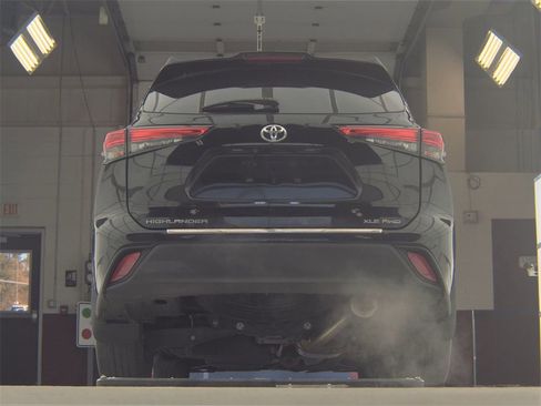 Used 2022 Toyota Highlander XLE image 8