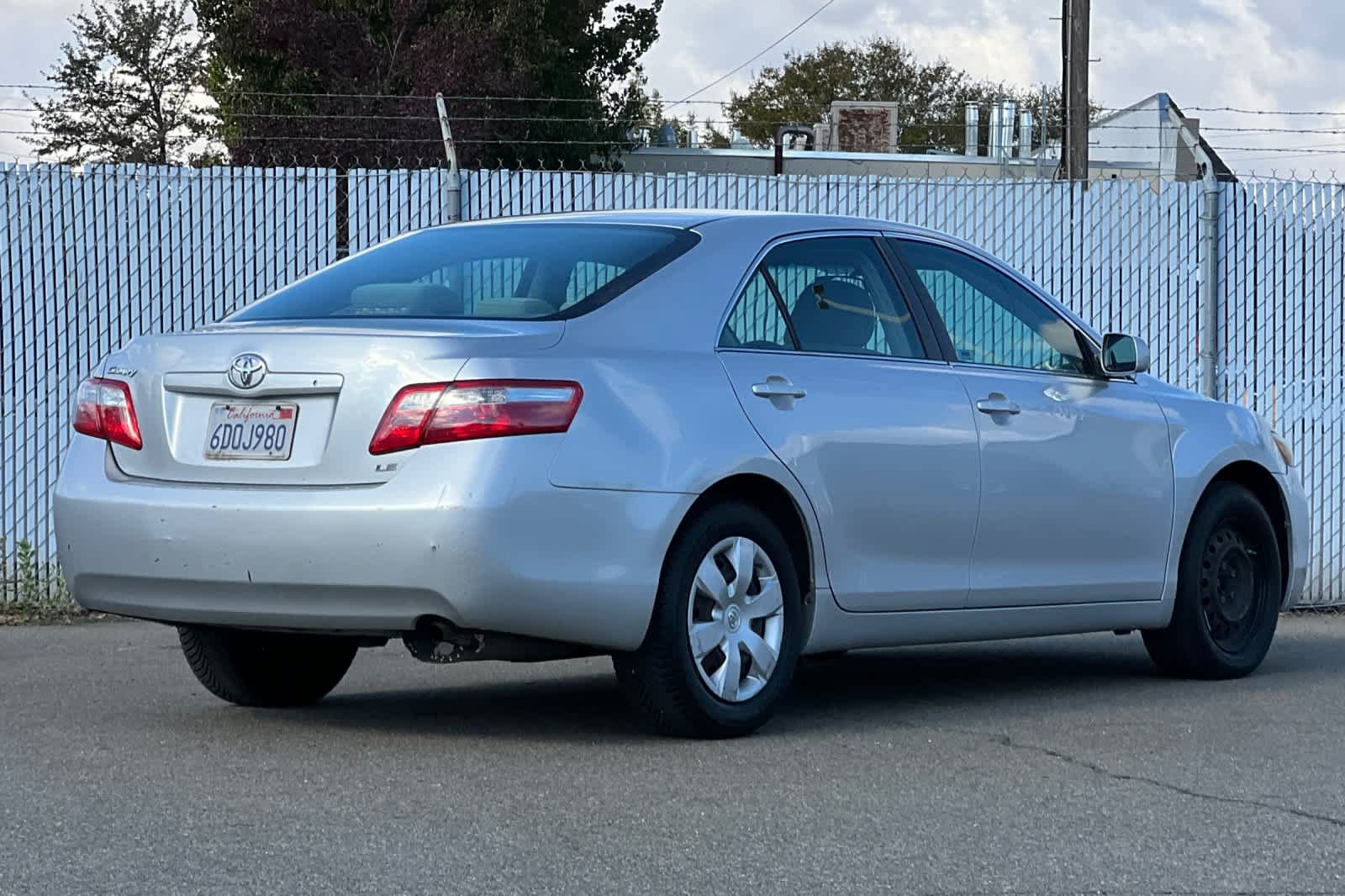 Used 2009 Toyota Camry LE FWD image 3