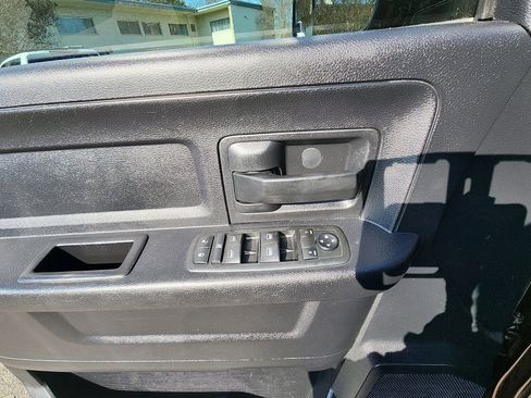 Used 2015 RAM 2500 Tradesman w/ Chrome Appearance Group image 15