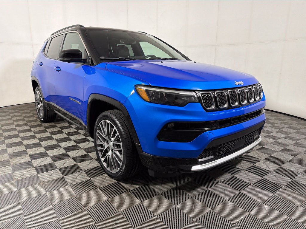 Used 2023 Jeep Compass Limited w/ Elite Group AWD/4WD image 2