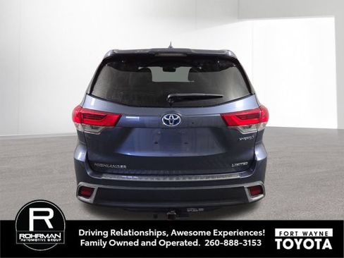 Used 2018 Toyota Highlander Limited Platinum AWD/4WD image 8