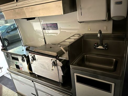 Used 2020 Mercedes-Benz Sprinter 4500 image 29