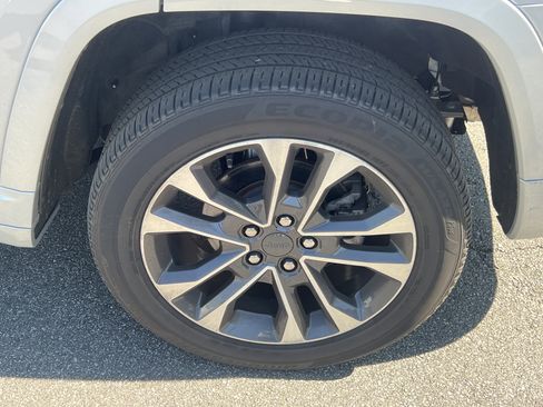 Used 2024 Jeep Grand Cherokee Overland w/ Luxury Tech Group IV image 26