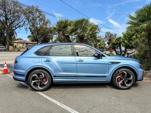 Used 2022 Bentley Bentayga AWD/4WD image 14
