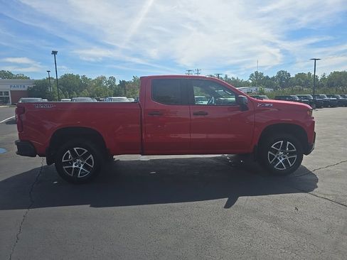Used 2019 Chevrolet Silverado 1500 Custom Trail Boss w/ Custom Convenience Package AWD/4WD image 11