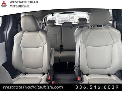 Used 2025 Toyota Sienna XLE FWD image 9