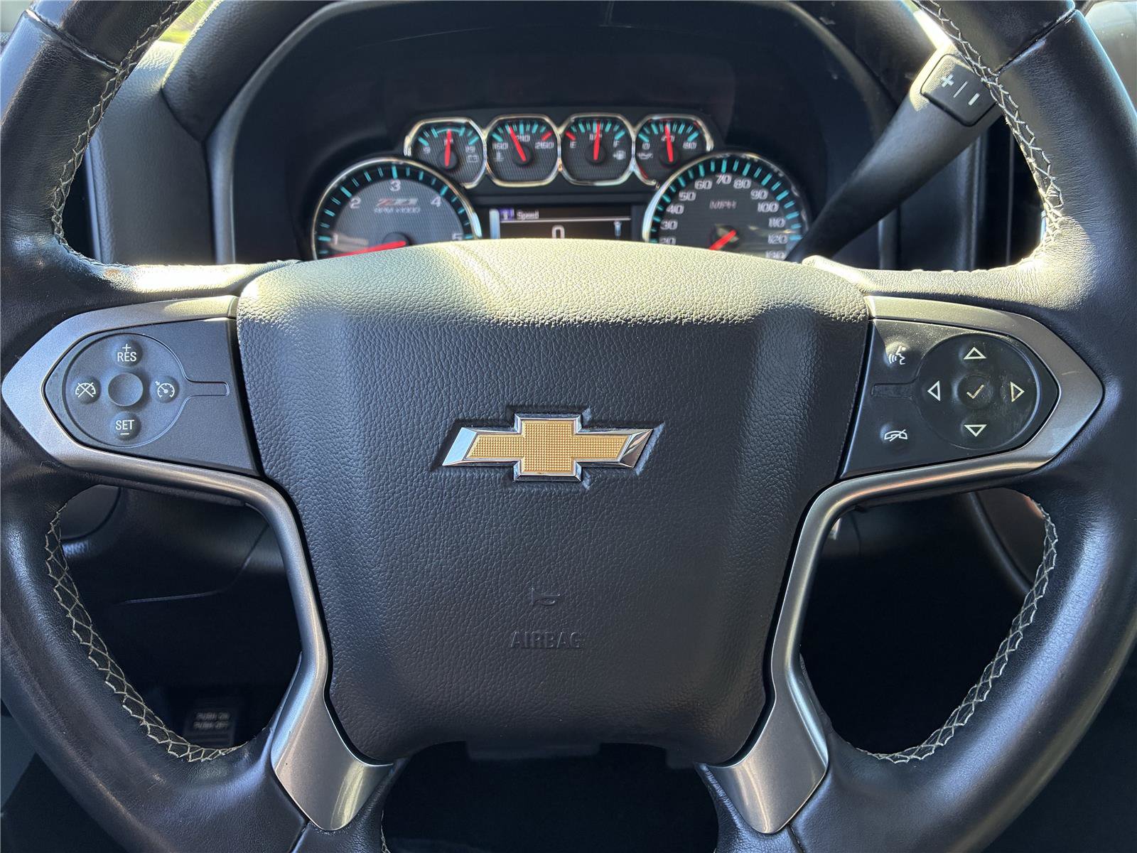 Used 2018 Chevrolet Silverado 1500 LT w/ Midnight Edition AWD/4WD image 31