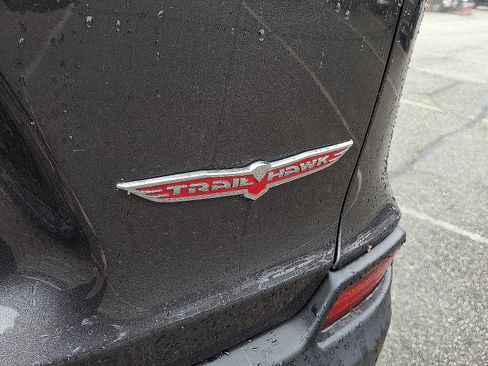 Used 2022 Jeep Cherokee Trailhawk AWD/4WD image 30