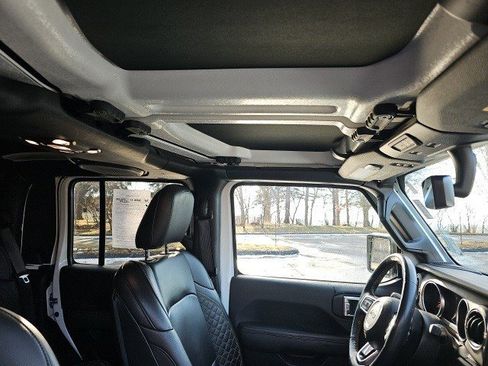 Used 2023 Jeep Gladiator Overland image 13