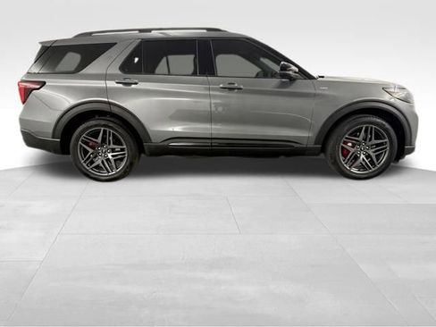 Used 2025 Ford Explorer ST-Line w/ Premium Package image 10