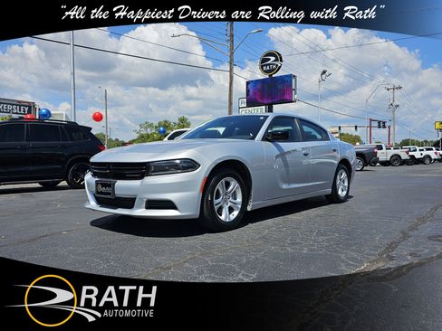Used 2023 Dodge Charger SXT image 3