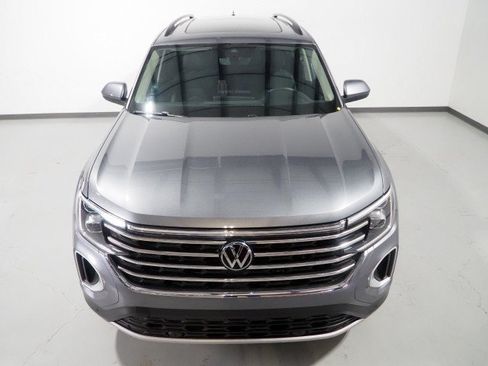 Used 2025 Volkswagen Atlas SE w/ Panoramic Sunroof Package FWD image 11