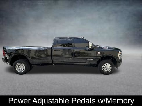 Used 2025 RAM 3500 Laramie w/ Max Tow Package AWD/4WD image 8