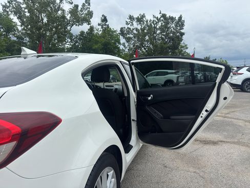 Used 2017 Kia Forte S FWD image 21