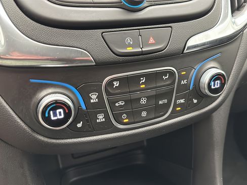 Used 2023 Chevrolet Equinox LT FWD image 17