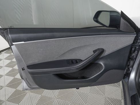 Used 2025 Tesla Model 3 Long Range image 16