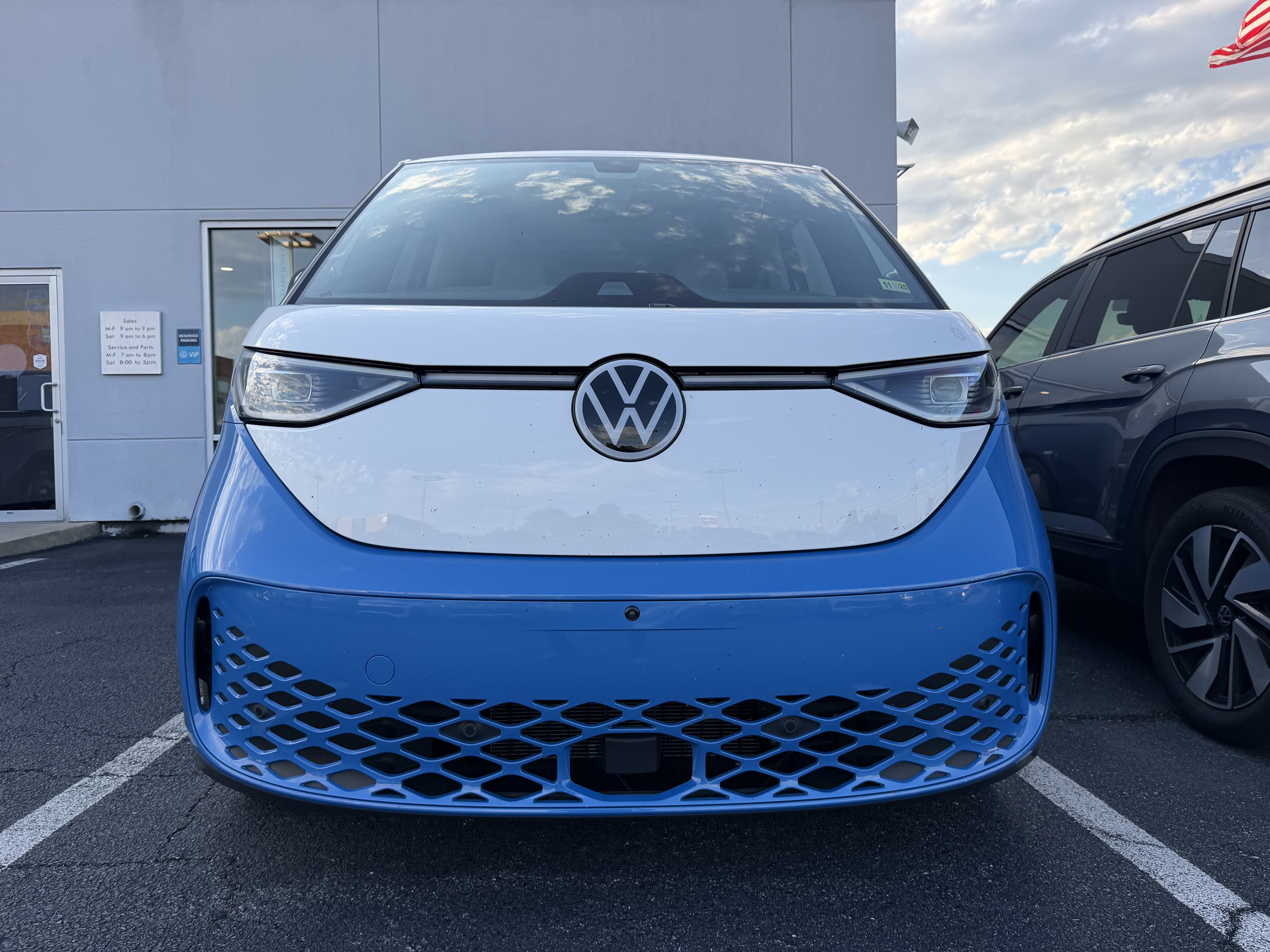 Used 2025 Volkswagen ID. Buzz 1st Edition AWD/4WD image 6