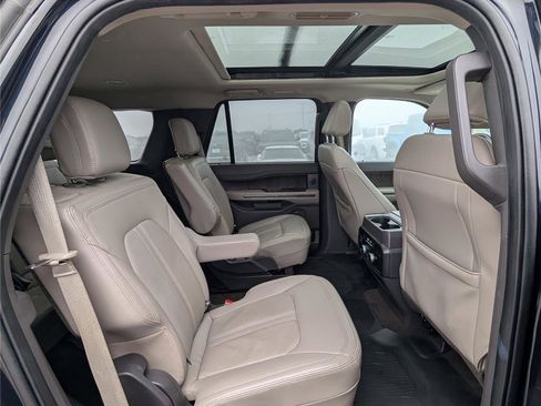 Used 2021 Ford Expedition Limited image 11