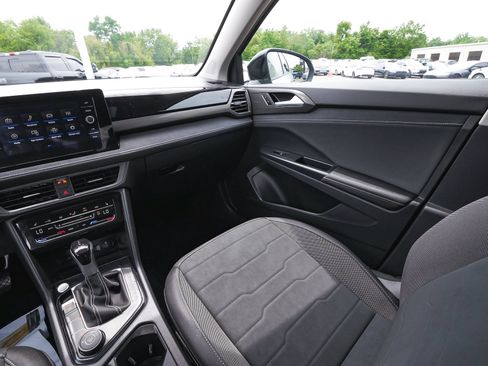 Used 2025 Volkswagen Taos SE AWD/4WD image 49