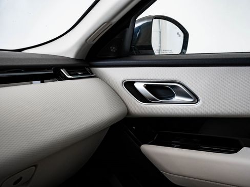 Used 2023 Land Rover Range Rover Velar R-Dynamic S image 40