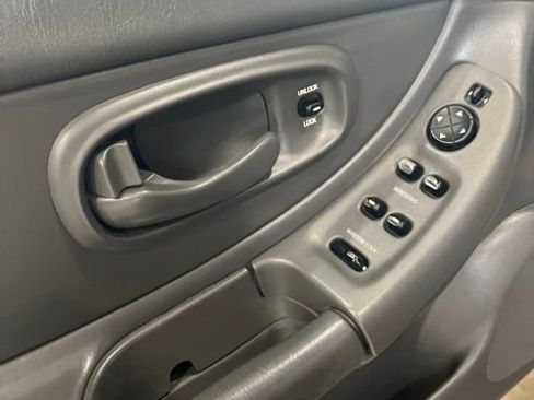 Used 2001 Oldsmobile Intrigue GX w/ Driver Control Pkg image 8