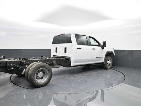 New 2025 GMC Sierra 3500 Pro w/ Convenience Package image 8