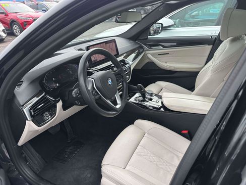 Used 2023 BMW 530i xDrive w/ Premium Package image 14