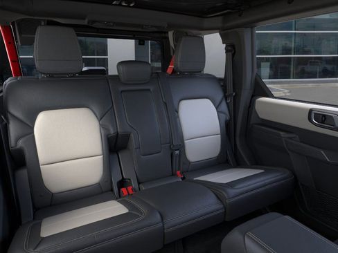 New 2026 Ford Bronco Outer Banks w/ Sasquatch Package image 13