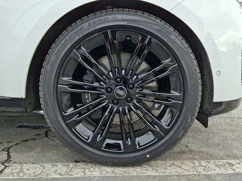 Used 2023 Land Rover Range Rover SE image 9