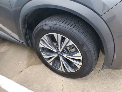 Used 2023 Nissan Rogue SV image 4