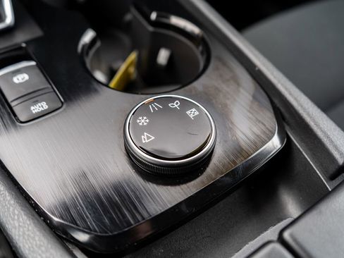 Used 2023 Nissan Rogue S image 28