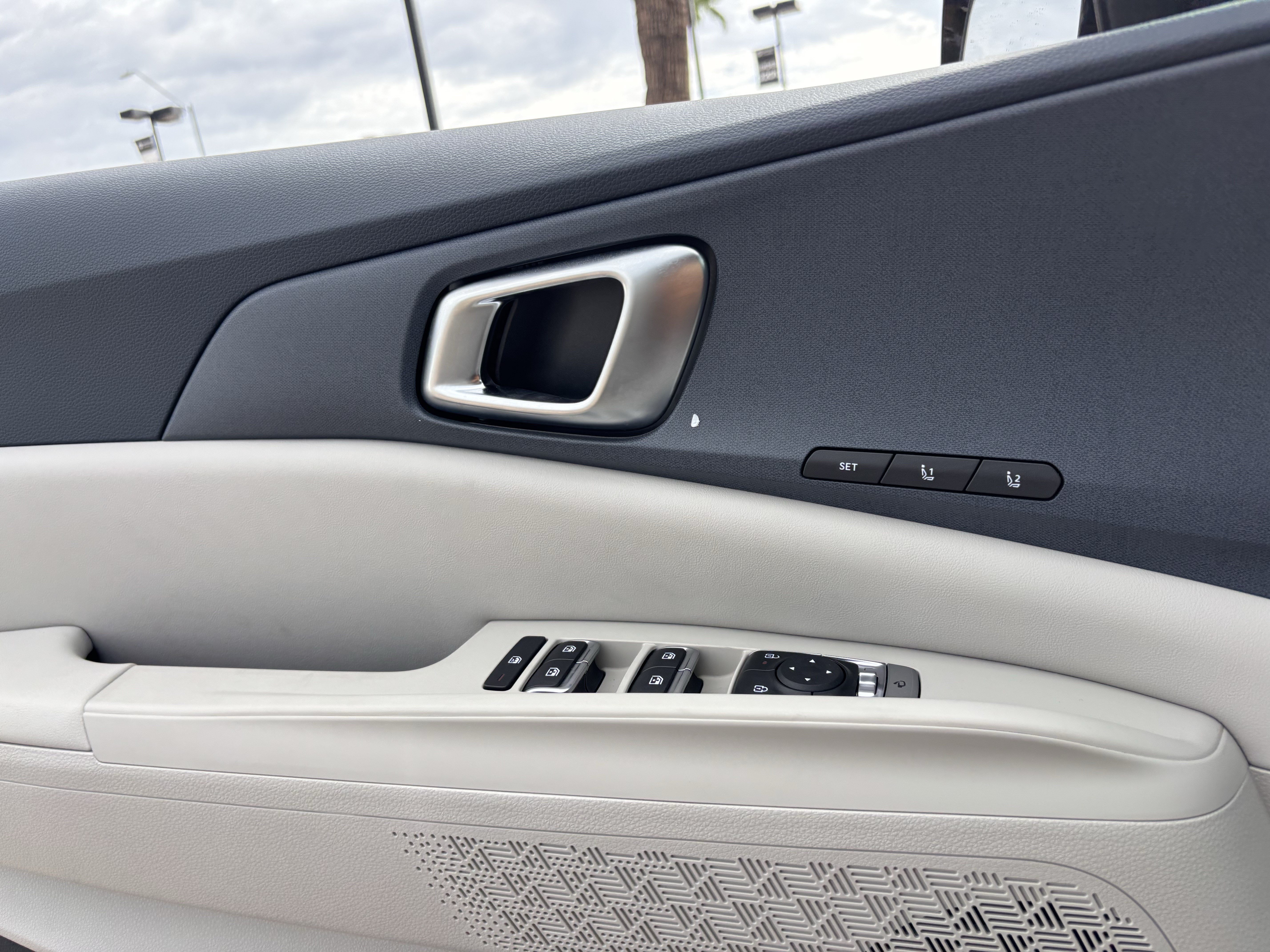 New 2026 Kia Carnival EX FWD image 19