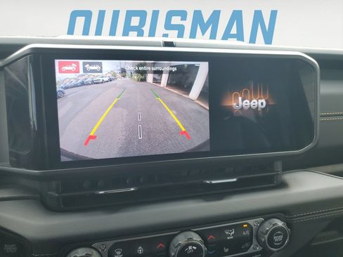 Used 2024 Jeep Wrangler Unlimited Sahara w/ Technology Group AWD/4WD image 19