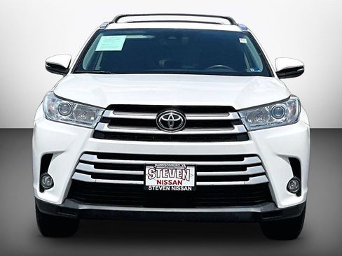 Used 2019 Toyota Highlander XLE AWD/4WD image 2