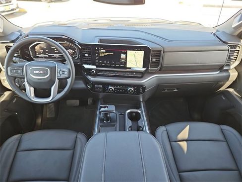 Certified 2025 GMC Sierra 1500 SLT image 17