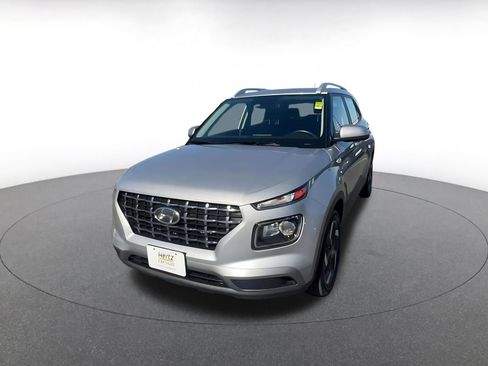 Used 2025 Hyundai Venue SEL image 7