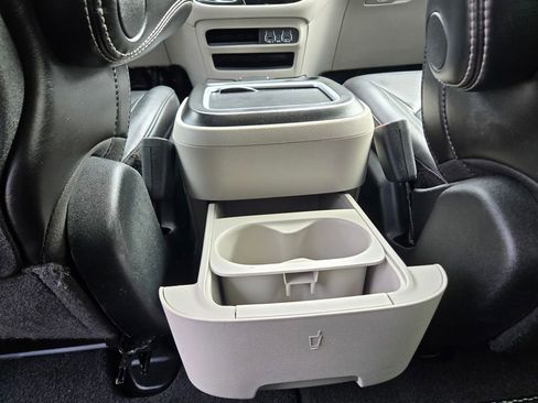 Used 2024 Chrysler Pacifica Touring-L image 28