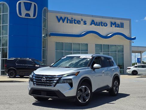 Used 2024 Nissan Rogue SV FWD image 2