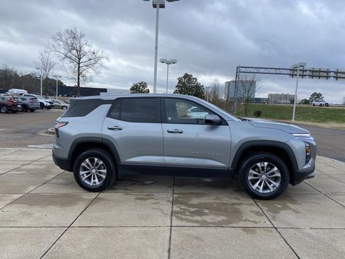 Used 2025 Chevrolet Equinox LT image 12