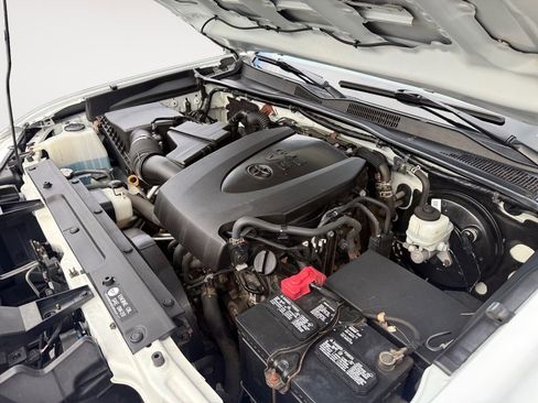 Used 2019 Toyota Tacoma TRD Sport AWD/4WD image 29