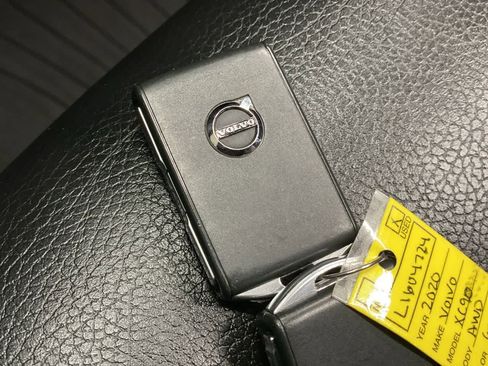 Used 2020 Volvo XC90 T6 Momentum w/ Protection Package image 31