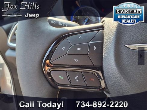 Used 2025 Chrysler Pacifica Limited image 20