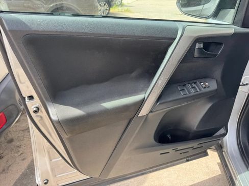 Used 2016 Toyota RAV4 LE FWD image 15