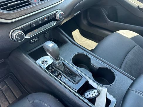 Used 2025 Nissan Altima 2.5 SV FWD image 31