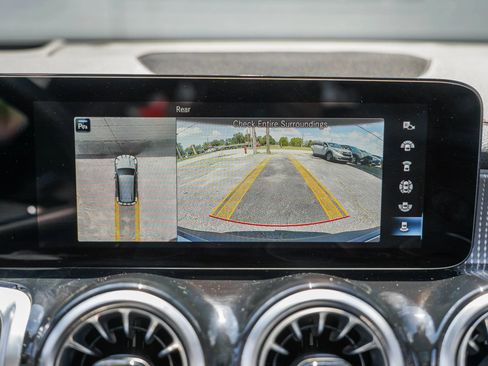 Used 2023 Mercedes-Benz EQB 250+ image 17