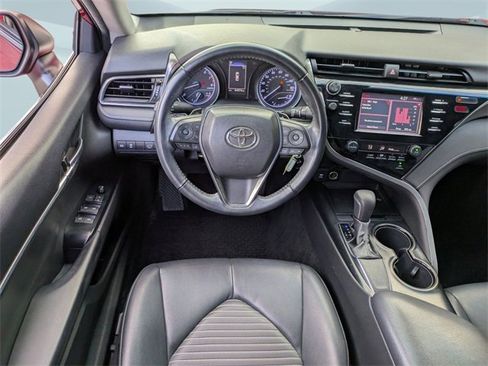 Used 2019 Toyota Camry SE image 16