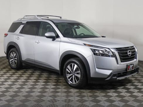 Used 2023 Nissan Pathfinder SL AWD/4WD image 50