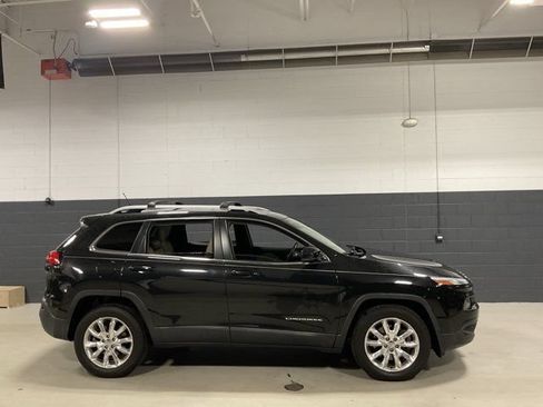 Used 2015 Jeep Cherokee Limited w/ Luxury Group AWD/4WD image 3