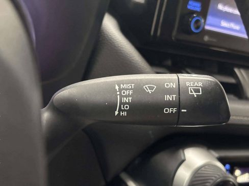Used 2021 Toyota RAV4 LE FWD image 31